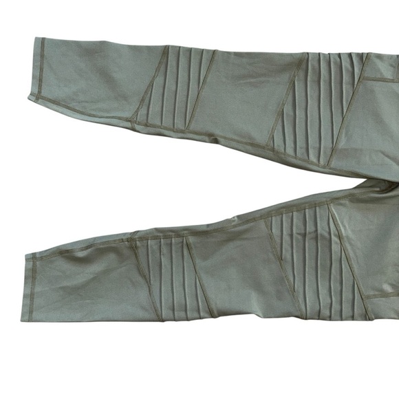Eddie Bauer Ribbed Moto Olive Green Crop Leggings Women’s M Hiking Outdoor Pants - Picture 8 of 12